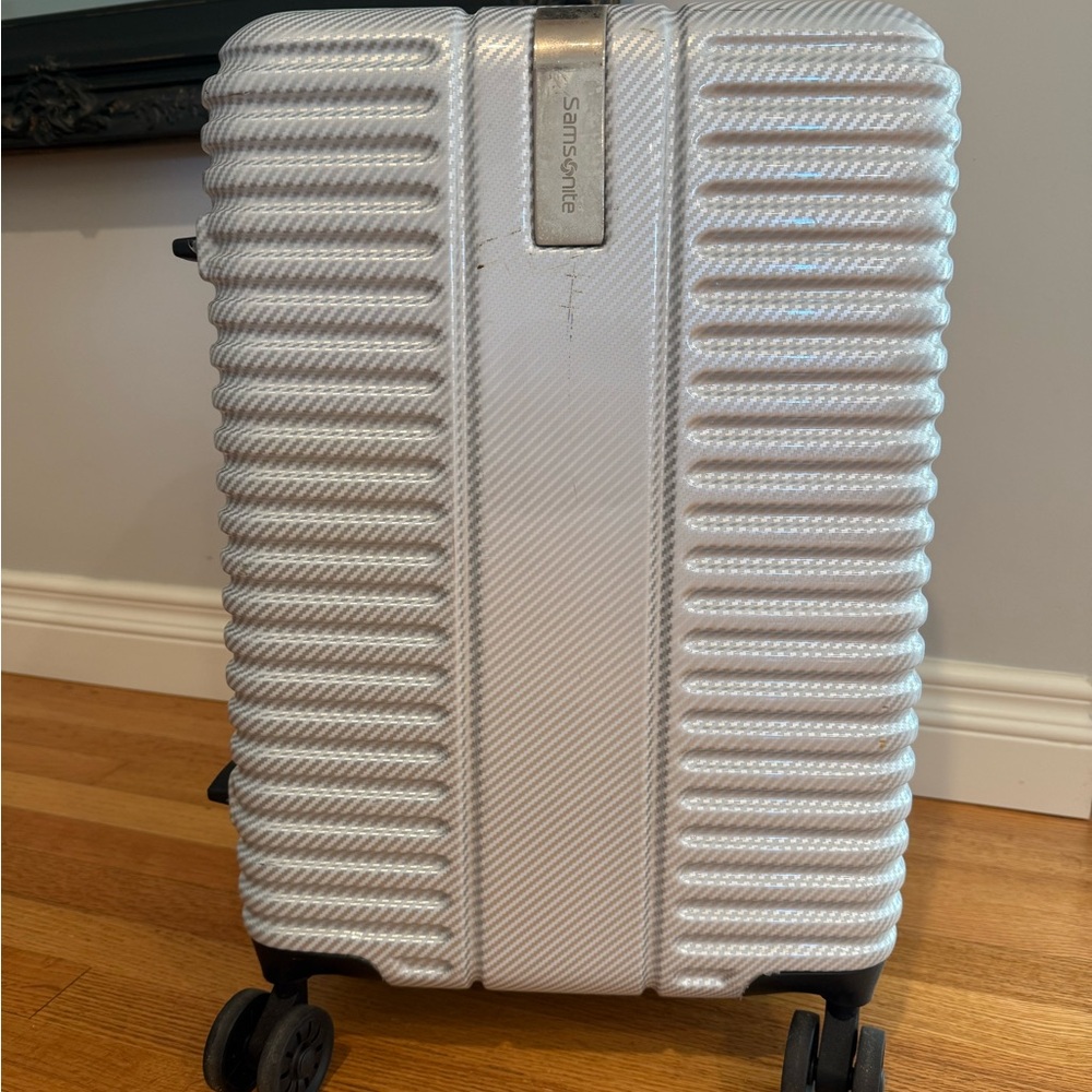 Samsonite Silver Hardshell Suitcase Cary On Size